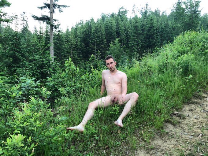 being-nude-outdoors-is-the-best-thing-you-can-do
